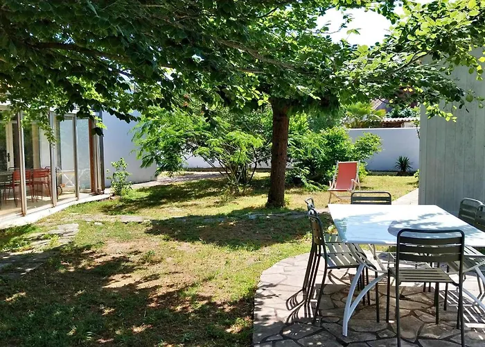 Maison De Au Calme, A 800m De La *